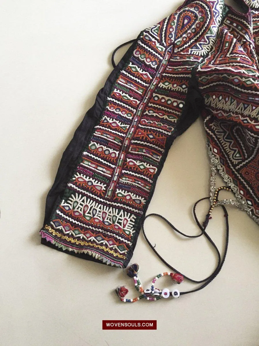 957 SOLD Superb Choli Blouse - Vintage Rabari Embroidery from Gujarat