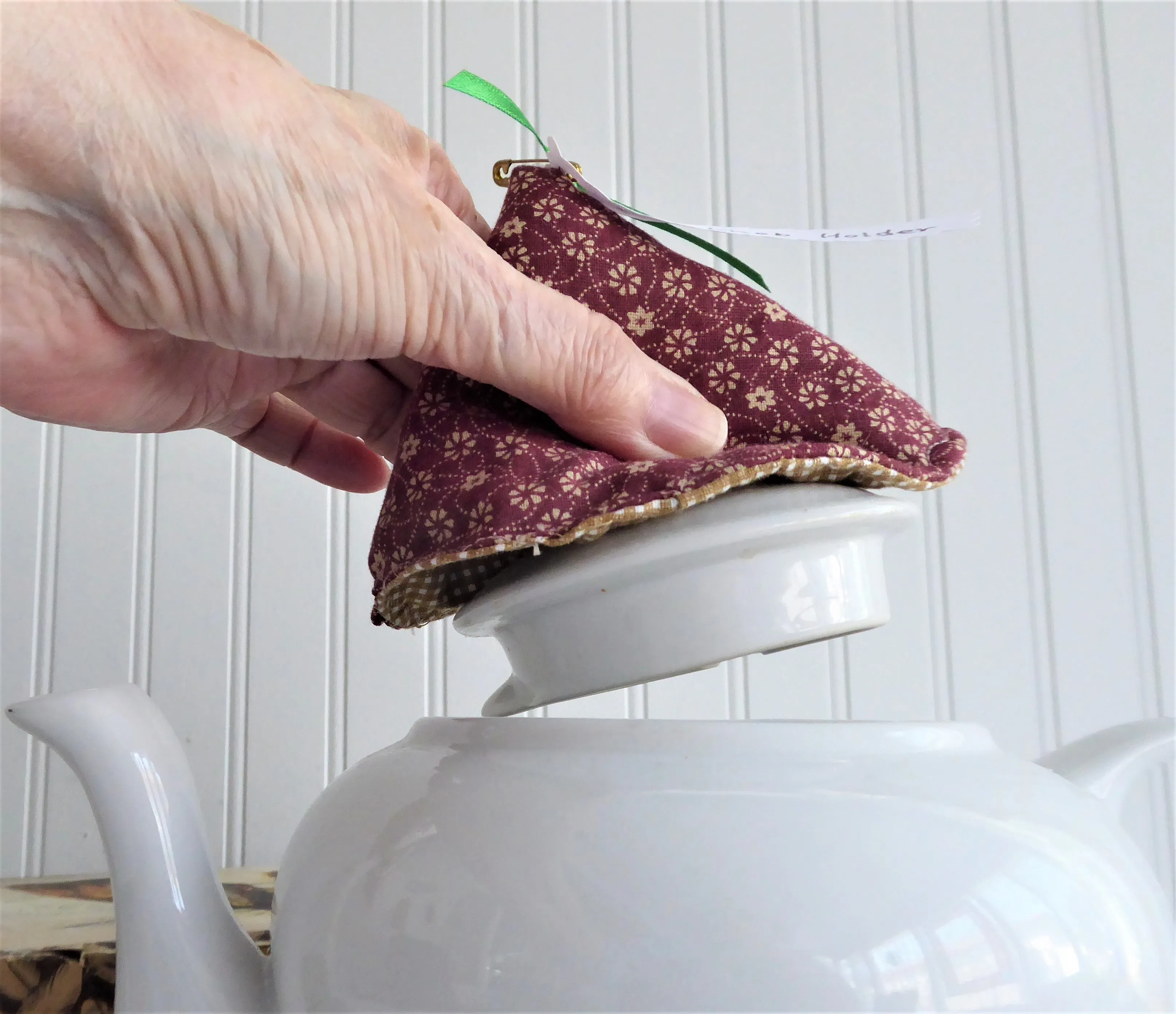 Padded Knob Holder Reddish Brown Tan Teapot Lid Holder Tan Checks Inside