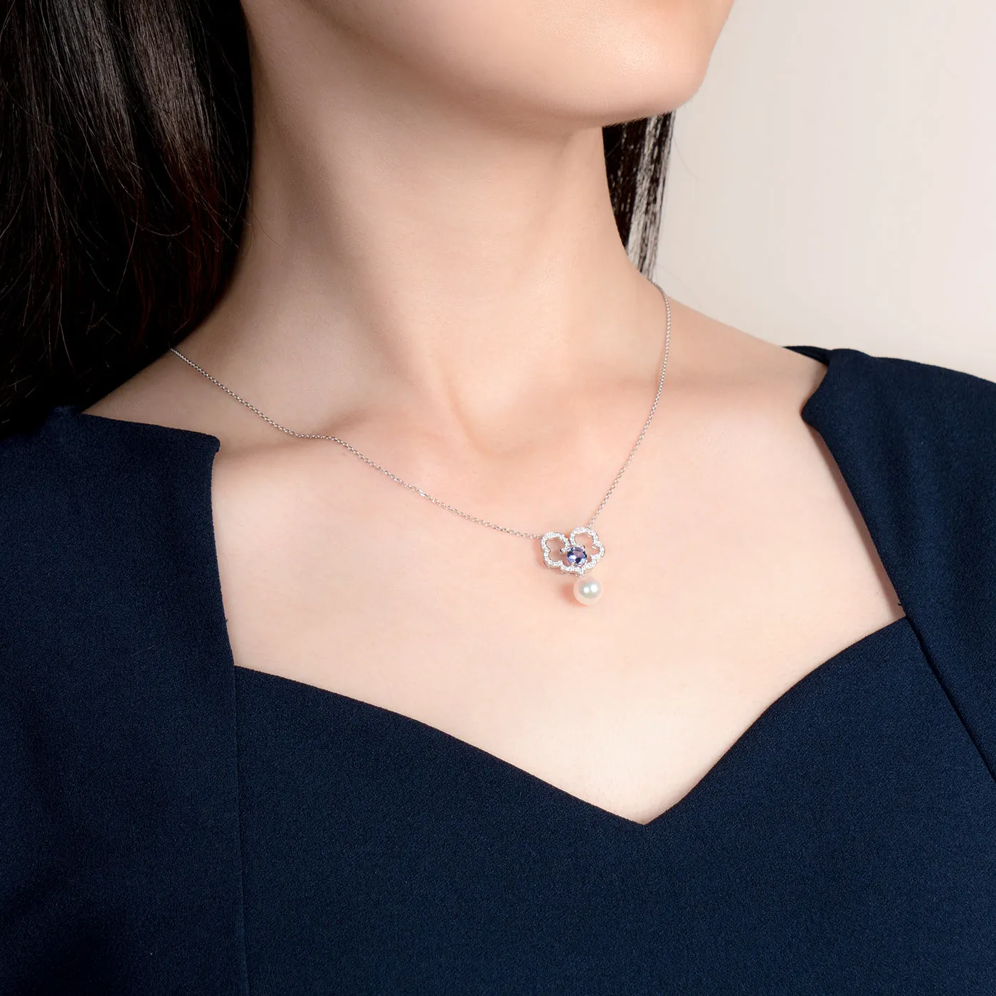 The Timeless Blessings Necklace 18kt White Gold with Tanzanite and Diamond